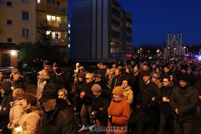Drogi Krzyżowe ulicami Ostrołęki [14.04.2017] - zdjęcie #13 - eOstroleka.pl