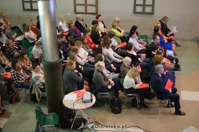„Droga z autyzmem do dorosłości” - konferencja naukowa w Ostrołęckim Centrum Kultury [ZDJĘCIA] - zdjęcie #17 - eOstroleka.pl