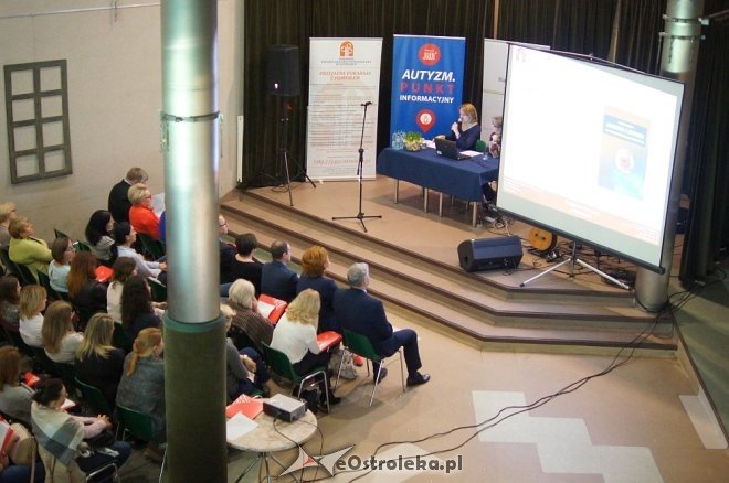 „Droga z autyzmem do dorosłości” - konferencja naukowa w Ostrołęckim Centrum Kultury [ZDJĘCIA] - zdjęcie #18 - eOstroleka.pl