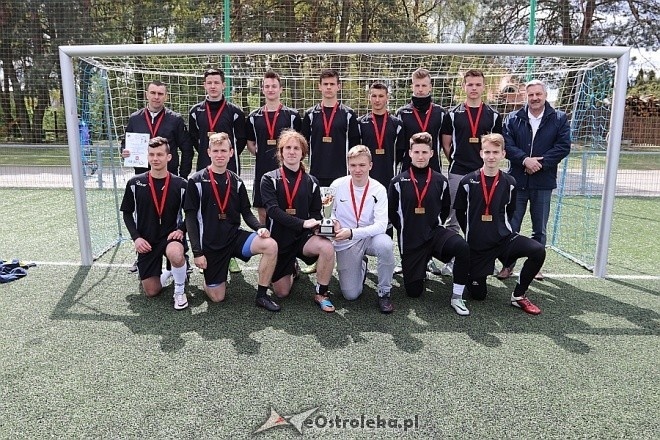 Mistrzostwa Ostrołęki szkół średnich - piłka nożna mężczyzn [20-24.04.2017] - zdjęcie #43 - eOstroleka.pl