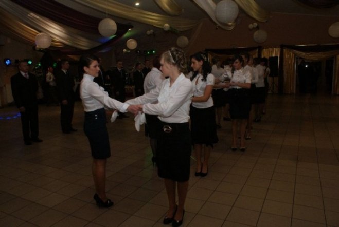 Studniówka 2010 - ZSZ Nr 2 (30.01.2010) - zdjęcie #52 - eOstroleka.pl