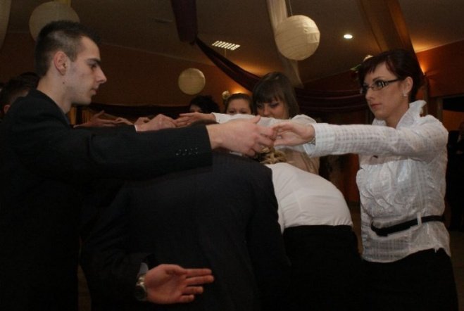 Studniówka 2010 - ZSZ Nr 2 (30.01.2010) - zdjęcie #51 - eOstroleka.pl