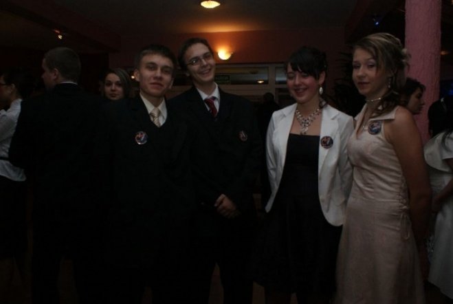 Studniówka 2010 - ZSZ Nr 2 (30.01.2010) - zdjęcie #37 - eOstroleka.pl