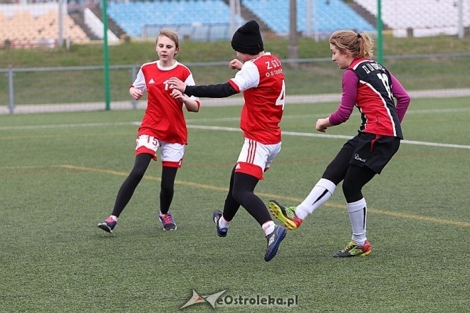 Mistrzostwa Ostrołęki szkół średnich - piłka nożna kobiet [21.04.2017] - zdjęcie #3 - eOstroleka.pl
