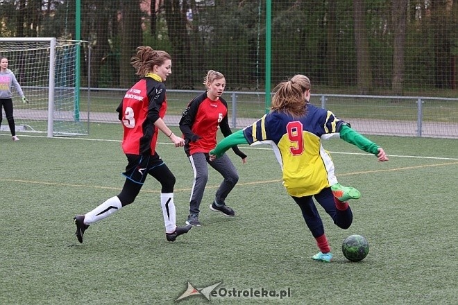 Mistrzostwa Ostrołęki szkół średnich - piłka nożna kobiet [21.04.2017] - zdjęcie #11 - eOstroleka.pl