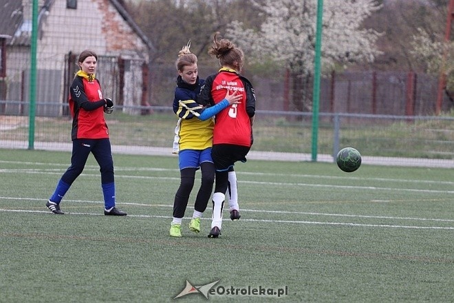 Mistrzostwa Ostrołęki szkół średnich - piłka nożna kobiet [21.04.2017] - zdjęcie #16 - eOstroleka.pl
