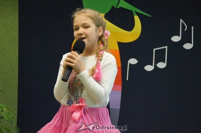 Konkurs piosenki angielskiej Rising Stars w Szkole Podstawowej nr 10 w Ostrołęce [27.04.2017] - zdjęcie #16 - eOstroleka.pl
