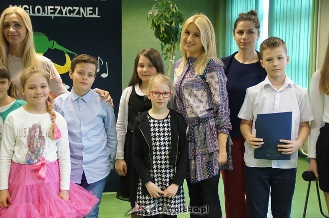 Konkurs piosenki angielskiej Rising Stars w Szkole Podstawowej nr 10 w Ostrołęce [27.04.2017] - zdjęcie #30 - eOstroleka.pl