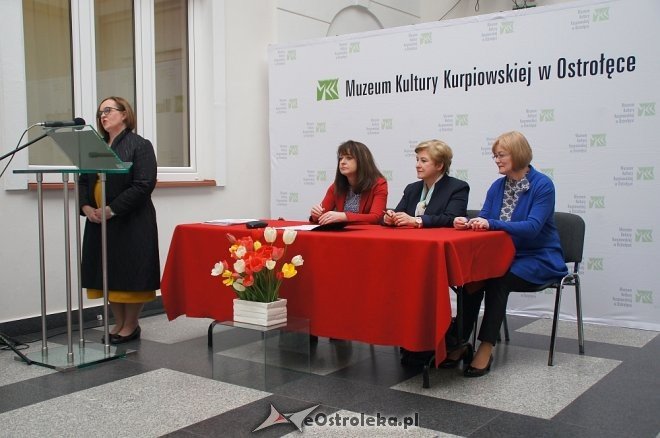 Podpisanie umowy dofinansowania rewitalizacji Muzeum Kultury Kurpiowskiej [27.04.2017] - zdjęcie #15 - eOstroleka.pl