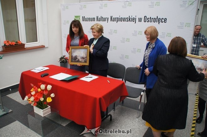 Podpisanie umowy dofinansowania rewitalizacji Muzeum Kultury Kurpiowskiej [27.04.2017] - zdjęcie #17 - eOstroleka.pl
