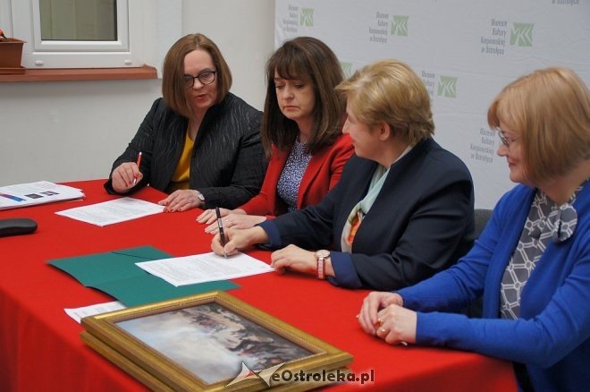 Podpisanie umowy dofinansowania rewitalizacji Muzeum Kultury Kurpiowskiej [27.04.2017] - zdjęcie #19 - eOstroleka.pl