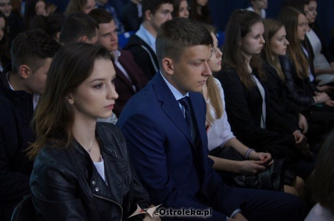 Zakończenie roku szkolnego w I LO w Ostrołęce [28.04.2017] - zdjęcie #45 - eOstroleka.pl