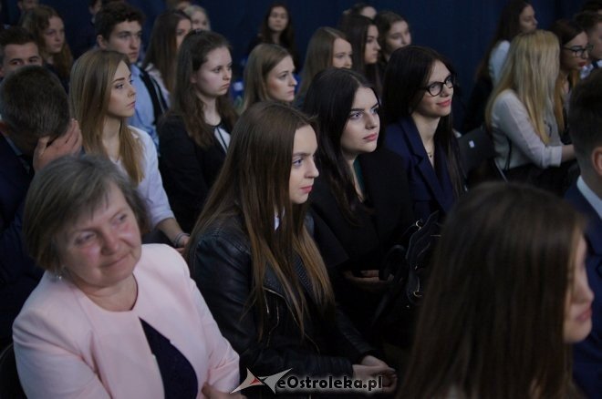 Zakończenie roku szkolnego w I LO w Ostrołęce [28.04.2017] - zdjęcie #43 - eOstroleka.pl
