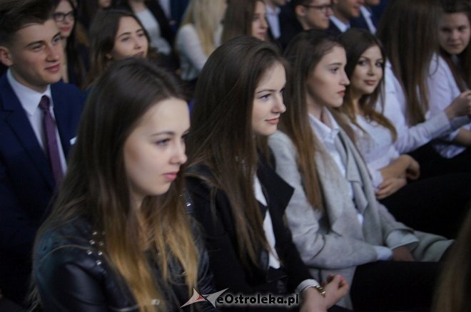 Zakończenie roku szkolnego w I LO w Ostrołęce [28.04.2017] - zdjęcie #40 - eOstroleka.pl