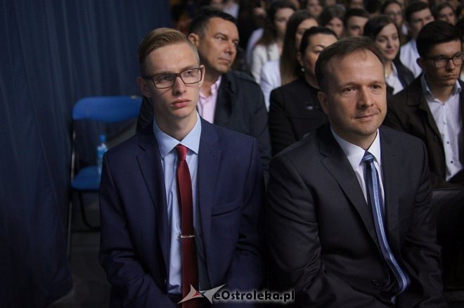 Zakończenie roku szkolnego w I LO w Ostrołęce [28.04.2017] - zdjęcie #18 - eOstroleka.pl