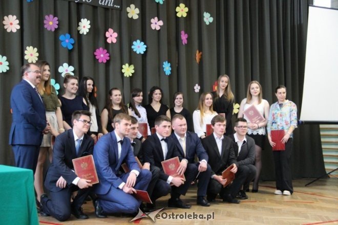 Zakończenie roku szkolnego klas maturalnych w ZSZ nr 2 [28.04.2017] - zdjęcie #12 - eOstroleka.pl