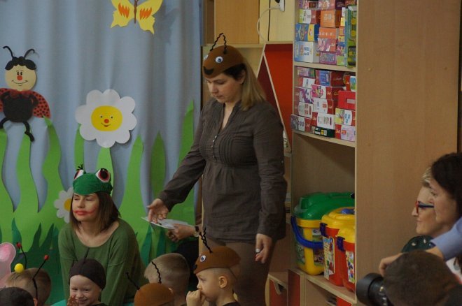 Spektakl o przygodach niesfornego Krzysia w wykonaniu przedszkolaków z Krainy Misiów [WIDEO, ZDJĘCIA] - zdjęcie #51 - eOstroleka.pl
