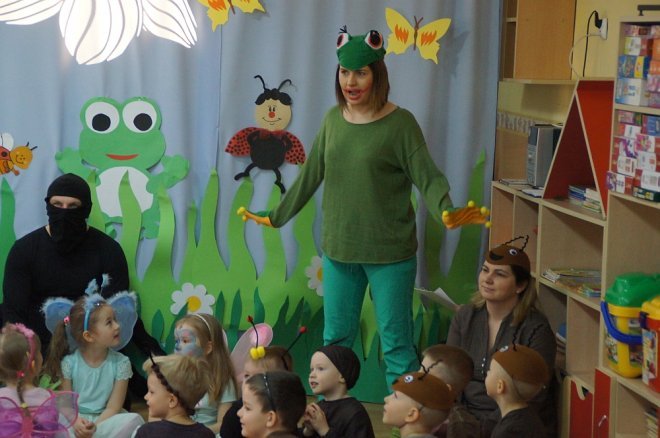 Spektakl o przygodach niesfornego Krzysia w wykonaniu przedszkolaków z Krainy Misiów [WIDEO, ZDJĘCIA] - zdjęcie #59 - eOstroleka.pl
