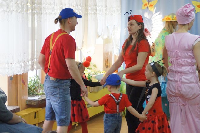 Spektakl o przygodach niesfornego Krzysia w wykonaniu przedszkolaków z Krainy Misiów [WIDEO, ZDJĘCIA] - zdjęcie #76 - eOstroleka.pl