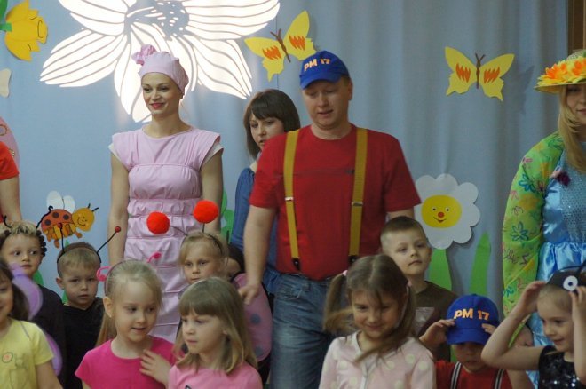 Spektakl o przygodach niesfornego Krzysia w wykonaniu przedszkolaków z Krainy Misiów [WIDEO, ZDJĘCIA] - zdjęcie #88 - eOstroleka.pl
