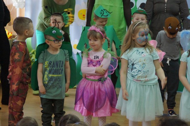 Spektakl o przygodach niesfornego Krzysia w wykonaniu przedszkolaków z Krainy Misiów [WIDEO, ZDJĘCIA] - zdjęcie #91 - eOstroleka.pl