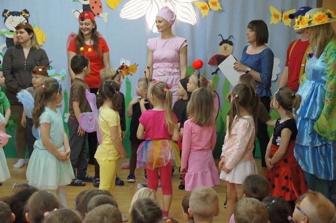 Spektakl o przygodach niesfornego Krzysia w wykonaniu przedszkolaków z Krainy Misiów [WIDEO, ZDJĘCIA] - zdjęcie #100 - eOstroleka.pl