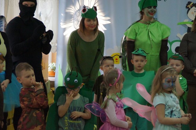 Spektakl o przygodach niesfornego Krzysia w wykonaniu przedszkolaków z Krainy Misiów [WIDEO, ZDJĘCIA] - zdjęcie #103 - eOstroleka.pl