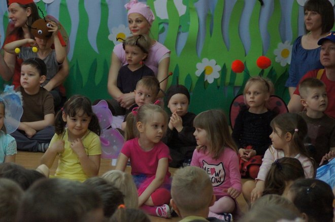 Spektakl o przygodach niesfornego Krzysia w wykonaniu przedszkolaków z Krainy Misiów [WIDEO, ZDJĘCIA] - zdjęcie #107 - eOstroleka.pl