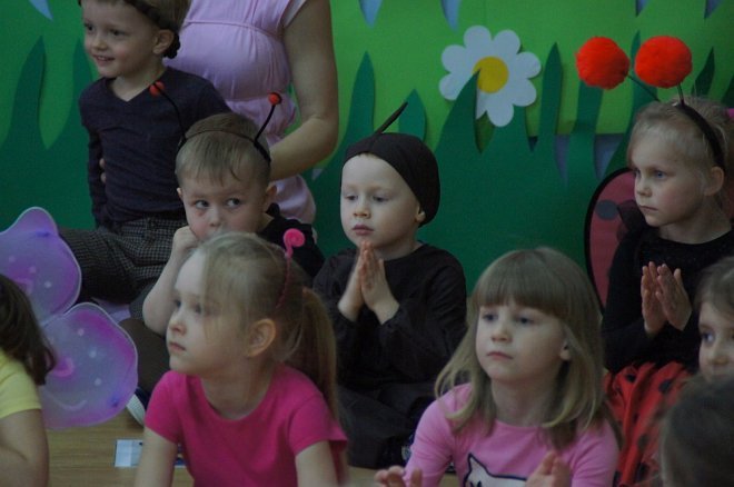 Spektakl o przygodach niesfornego Krzysia w wykonaniu przedszkolaków z Krainy Misiów [WIDEO, ZDJĘCIA] - zdjęcie #111 - eOstroleka.pl