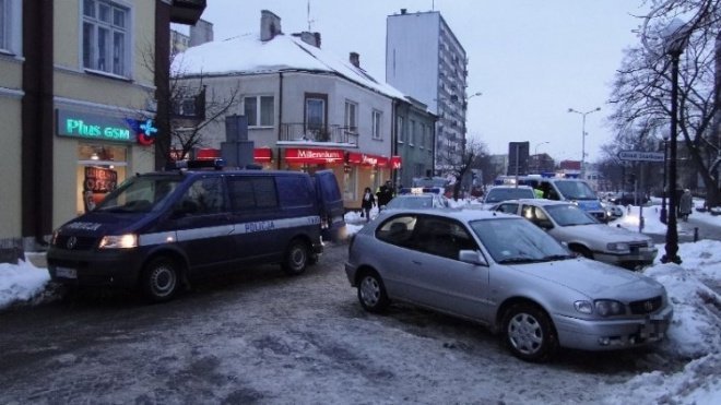 Kolizja z radiowozem (02.02.2010) - zdjęcie #10 - eOstroleka.pl