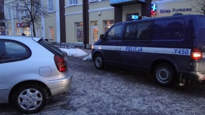 Kolizja z radiowozem (02.02.2010) - zdjęcie #1 - eOstroleka.pl