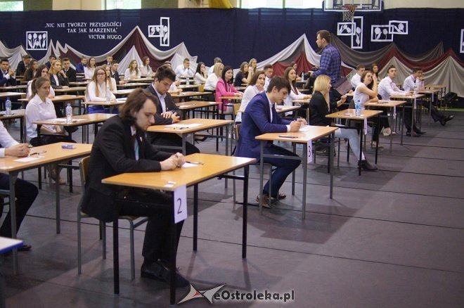 Ruszył maturalny maraton. Dziś egzamin z języka polskiego [ZDJĘCIA] - zdjęcie #13 - eOstroleka.pl