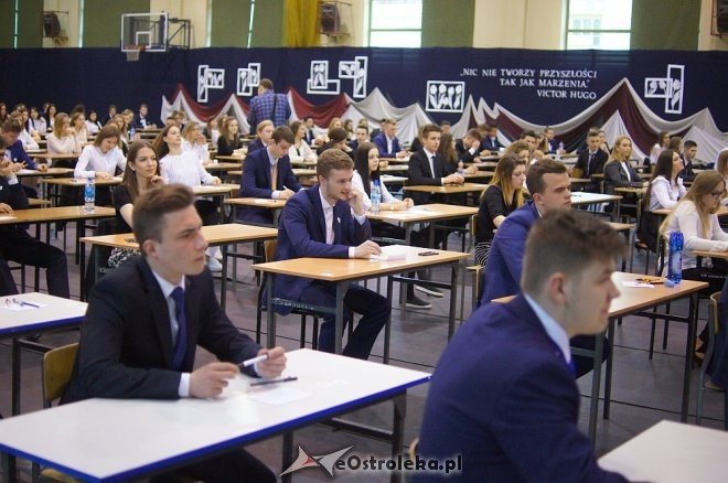 Ruszył maturalny maraton. Dziś egzamin z języka polskiego [ZDJĘCIA] - zdjęcie #9 - eOstroleka.pl