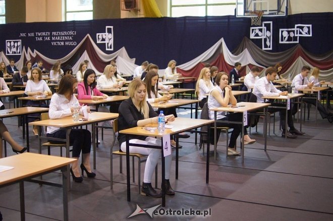 Ruszył maturalny maraton. Dziś egzamin z języka polskiego [ZDJĘCIA] - zdjęcie #2 - eOstroleka.pl