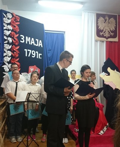 Akademia z okazji 226. rocznicy uchwalenia Konstytucji 3 Maja w SOS-W [ZDJĘCIA] - zdjęcie #3 - eOstroleka.pl