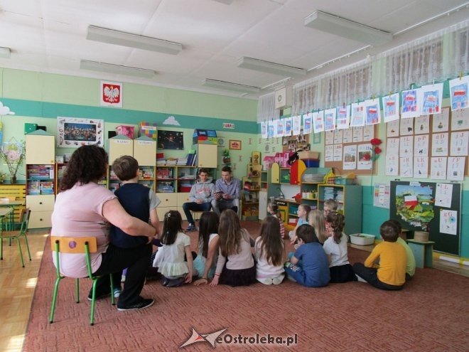 Wolontariusze z ostrołęckiej „czwórki” czytali przedszkolakom [ZDJĘCIA] - zdjęcie #5 - eOstroleka.pl