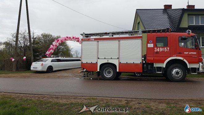 Niecodzienna oprawa podczas wesela strażaka ochotnika z Lipnik [ZDJĘCIA] - zdjęcie #8 - eOstroleka.pl