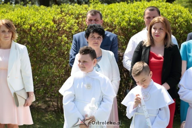 Sakrament I Komunii Świętej w kościele pw. Zbawiciela Świata w Ostrołęce [ZDJĘCIA] - zdjęcie #42 - eOstroleka.pl