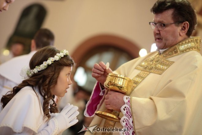 Sakrament I Komunii Świętej w kościele pw. Zbawiciela Świata w Ostrołęce [ZDJĘCIA] - zdjęcie #5 - eOstroleka.pl