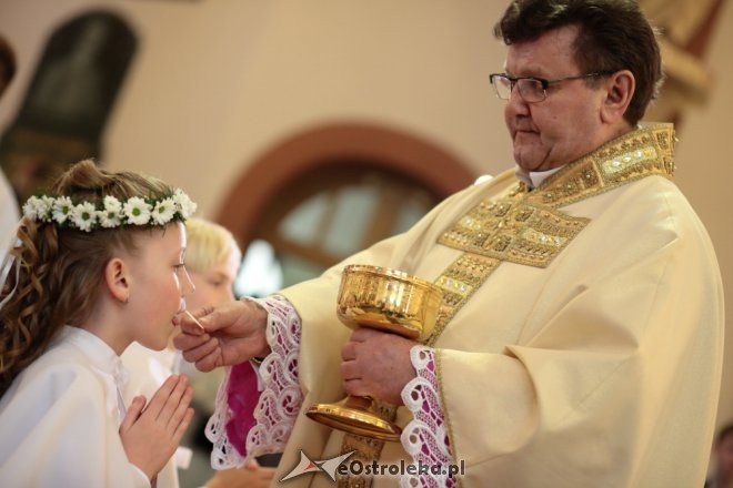 Sakrament I Komunii Świętej w kościele pw. Zbawiciela Świata w Ostrołęce [ZDJĘCIA] - zdjęcie #4 - eOstroleka.pl