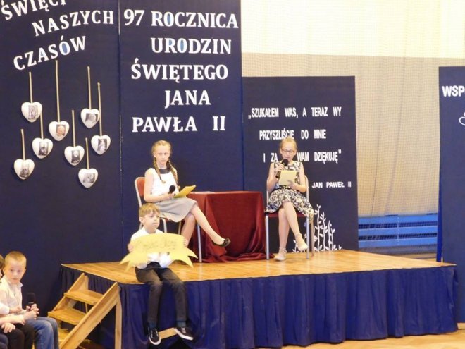 Dzień Patrona w Szkole Podstawowej nr 10 im. św. Jana Pawła II w Ostrołęce [ZDJĘCIA] - zdjęcie #45 - eOstroleka.pl