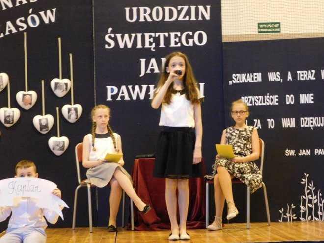 Dzień Patrona w Szkole Podstawowej nr 10 im. św. Jana Pawła II w Ostrołęce [ZDJĘCIA] - zdjęcie #49 - eOstroleka.pl