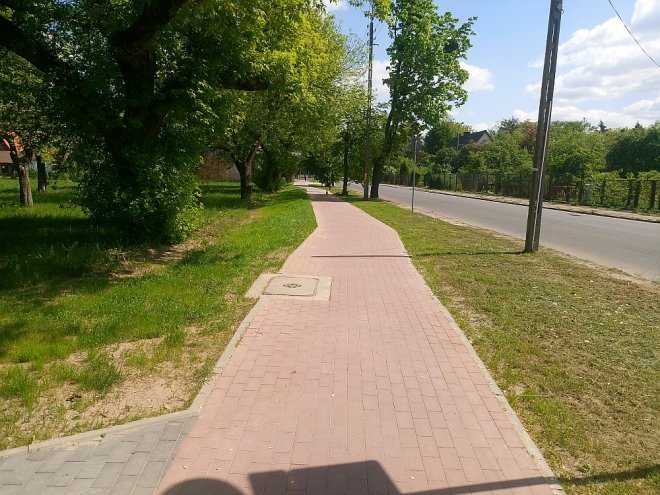 Ostrołęka: Najdłuższa ulica osiedla Stacja z nowym chodnikiem [ZDJĘCIA] - zdjęcie #2 - eOstroleka.pl