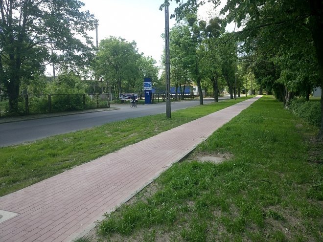 Ostrołęka: Najdłuższa ulica osiedla Stacja z nowym chodnikiem [ZDJĘCIA] - zdjęcie #3 - eOstroleka.pl