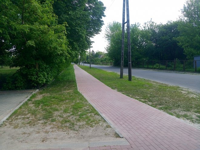 Ostrołęka: Najdłuższa ulica osiedla Stacja z nowym chodnikiem [ZDJĘCIA] - zdjęcie #4 - eOstroleka.pl