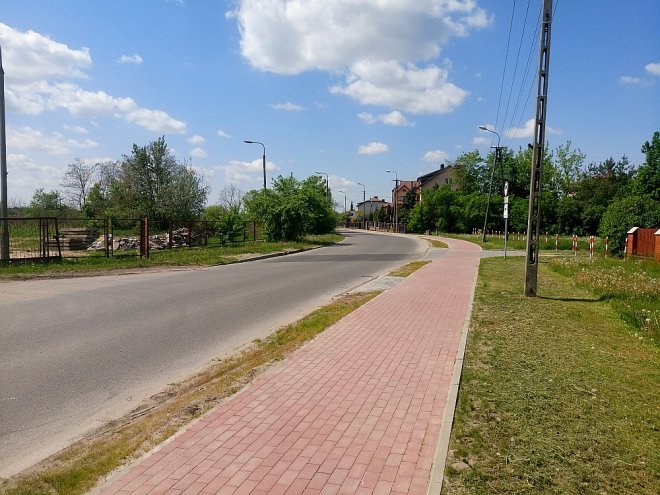 Ostrołęka: Najdłuższa ulica osiedla Stacja z nowym chodnikiem [ZDJĘCIA] - zdjęcie #5 - eOstroleka.pl
