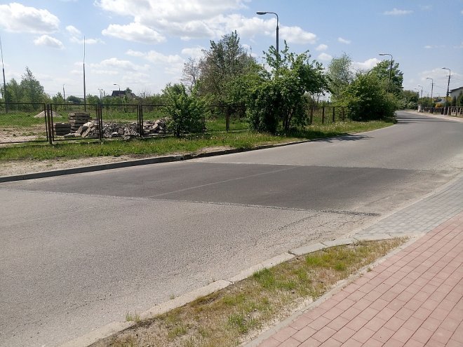 Ostrołęka: Najdłuższa ulica osiedla Stacja z nowym chodnikiem [ZDJĘCIA] - zdjęcie #7 - eOstroleka.pl