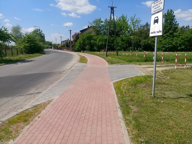 Ostrołęka: Najdłuższa ulica osiedla Stacja z nowym chodnikiem [ZDJĘCIA] - zdjęcie #8 - eOstroleka.pl