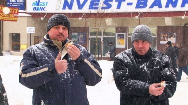 Konkurs w jedzeniu pączków na czas (11.02.2010) - zdjęcie #1 - eOstroleka.pl