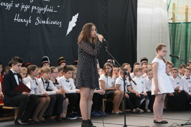 Łyse: Uroczystości szkolnego jubileuszu z udziałem Jerzego Hoffmana [ZDJĘCIA] - zdjęcie #67 - eOstroleka.pl